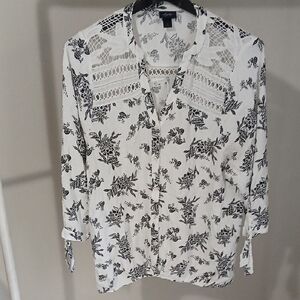 Daytrip Black and White 3/4 Sleeve Button Down Blouse